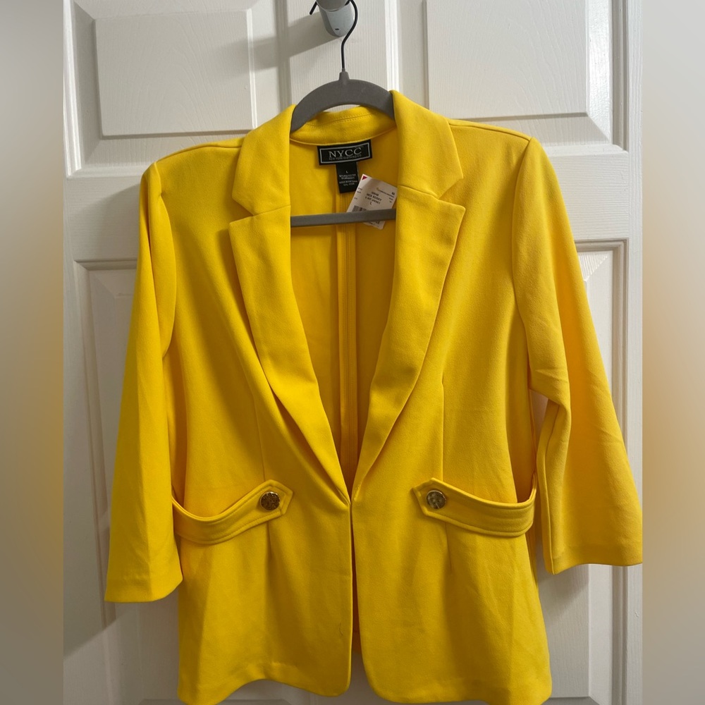 Yellow crop gold button large blazer